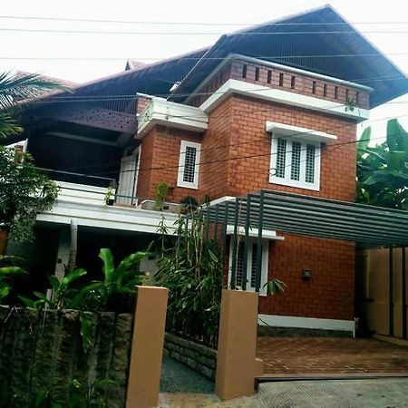 Villa Harmony Nest, Akkulam Thiruvananthapuram Esterno foto